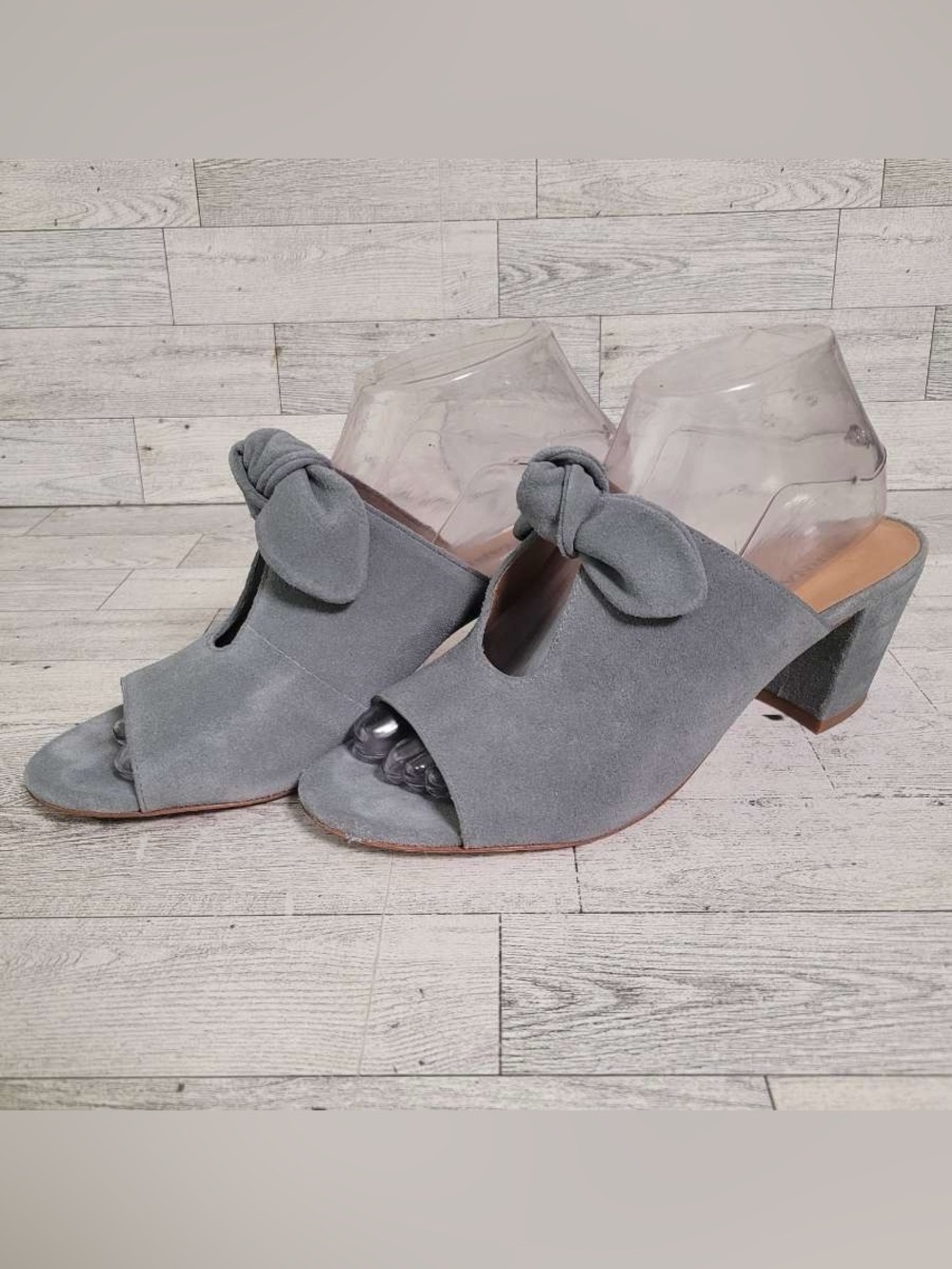 Women’s Bernardo Gray Blue Suede Peep Toe Chunky Block Heels Shoes Size 8.5